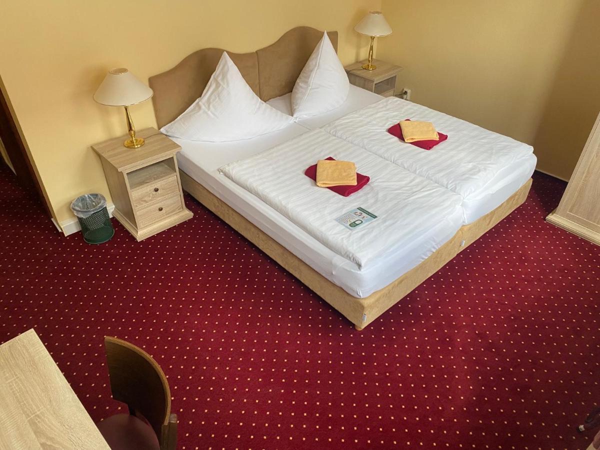 Hotel Garni Am Dippeplatz เควดลินบวร์ก ภายนอก รูปภาพ