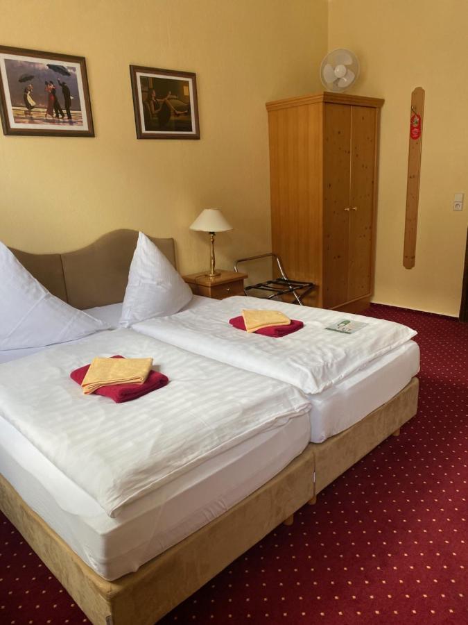 Hotel Garni Am Dippeplatz เควดลินบวร์ก ภายนอก รูปภาพ