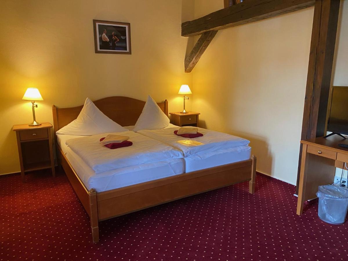 Hotel Garni Am Dippeplatz เควดลินบวร์ก ภายนอก รูปภาพ