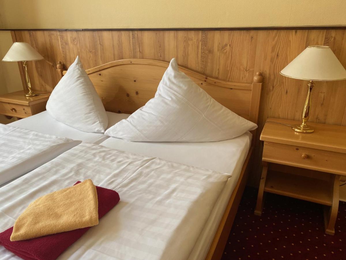 Hotel Garni Am Dippeplatz เควดลินบวร์ก ภายนอก รูปภาพ