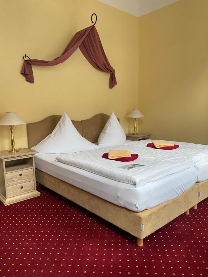 Hotel Garni Am Dippeplatz เควดลินบวร์ก ภายนอก รูปภาพ