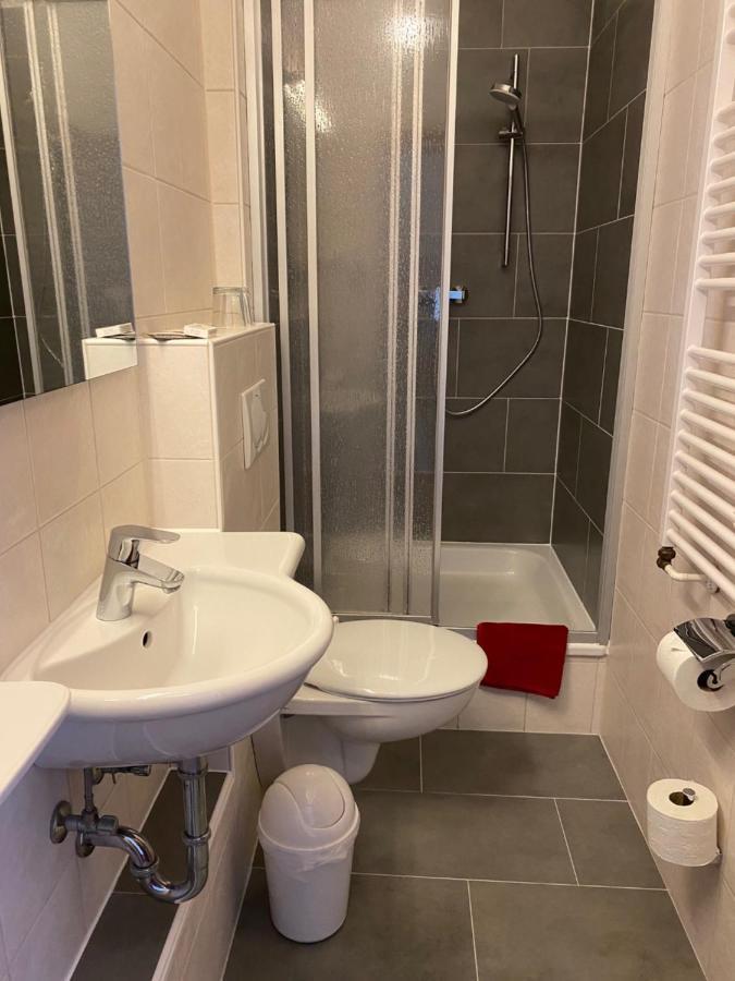 Hotel Garni Am Dippeplatz เควดลินบวร์ก ภายนอก รูปภาพ