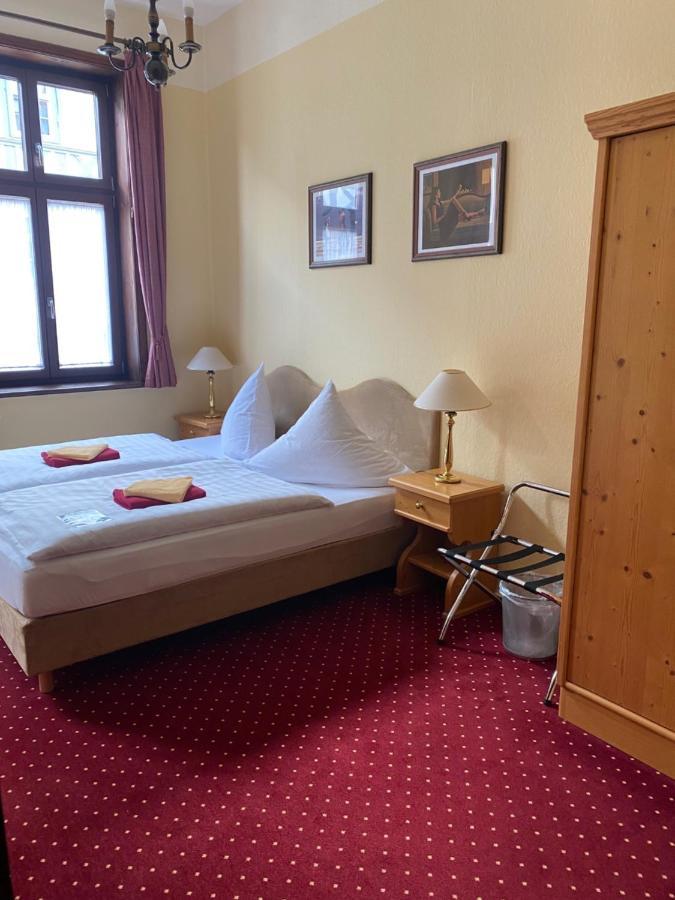 Hotel Garni Am Dippeplatz เควดลินบวร์ก ภายนอก รูปภาพ