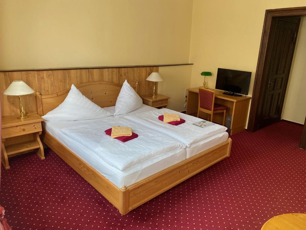 Hotel Garni Am Dippeplatz เควดลินบวร์ก ภายนอก รูปภาพ