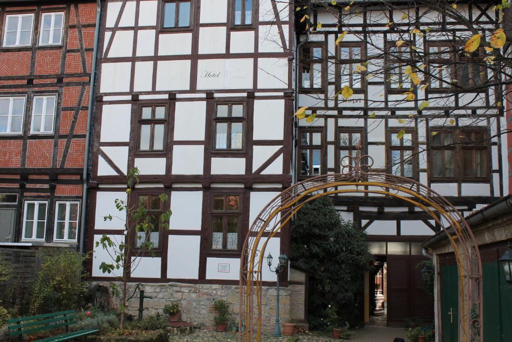 Hotel Garni Am Dippeplatz เควดลินบวร์ก ภายนอก รูปภาพ