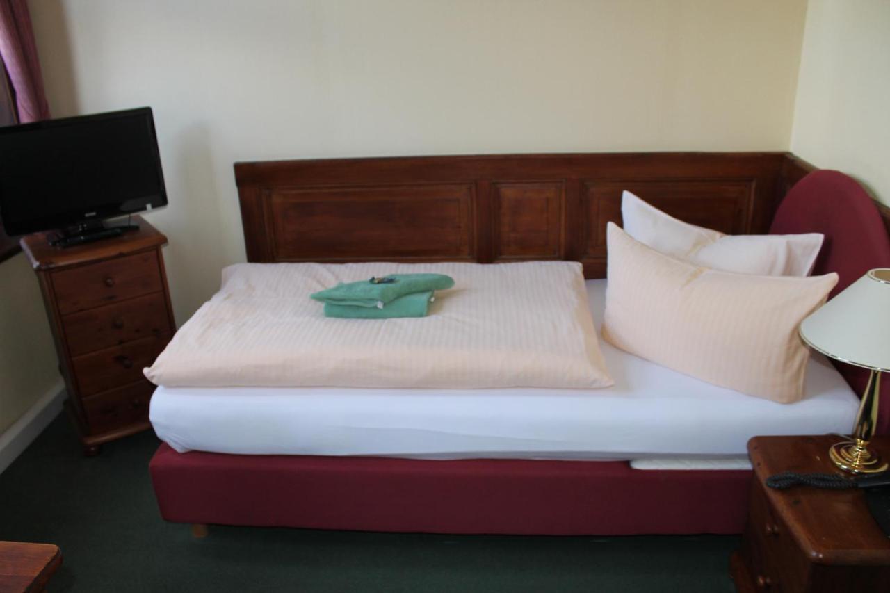 Hotel Garni Am Dippeplatz เควดลินบวร์ก ภายนอก รูปภาพ